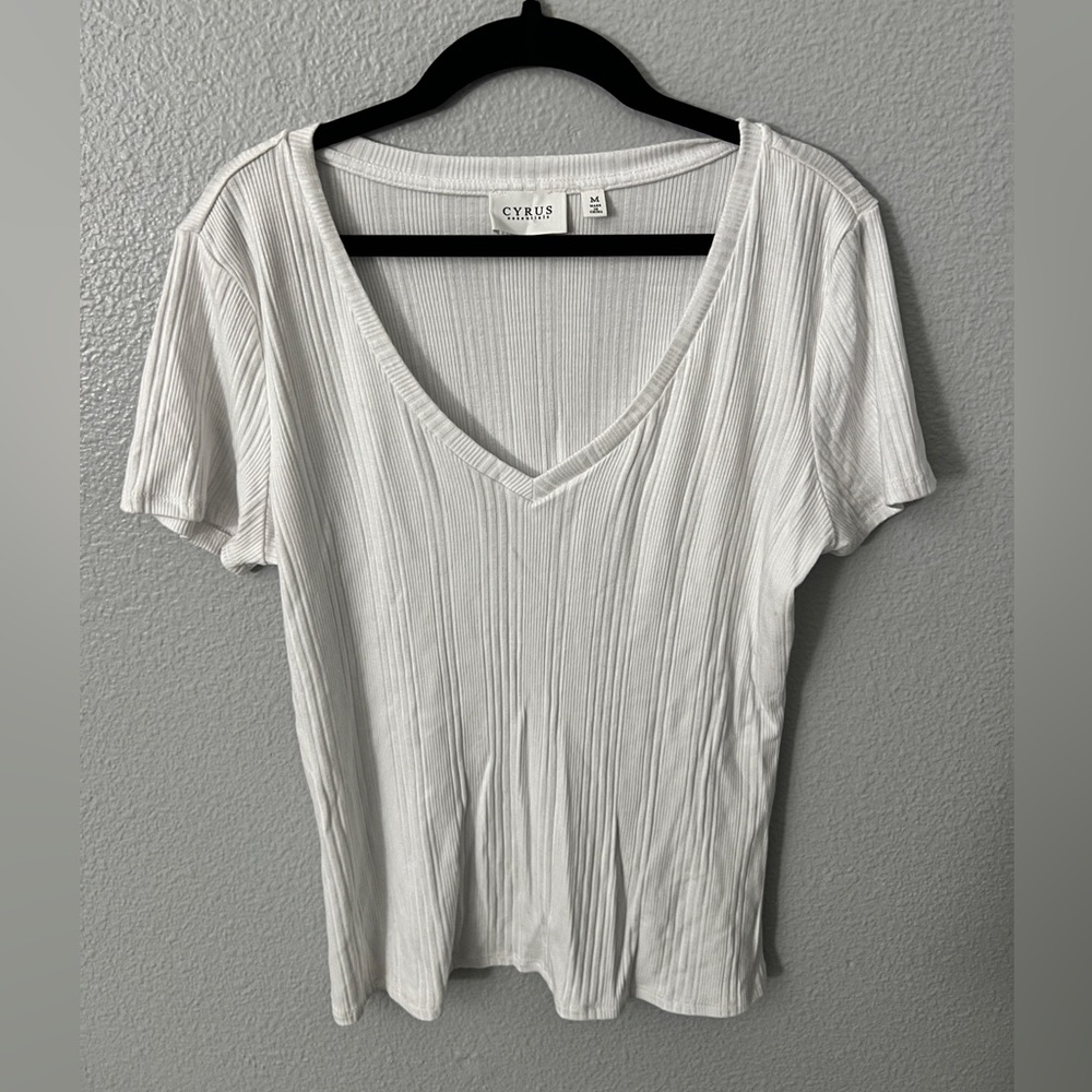 Cyrus  Ribbed V-Neck Short Sleeve Top